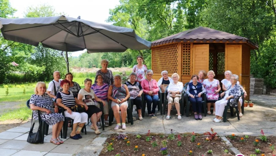 Seniorzy stworzyli w mieście letni ogród - zdjęcie 1