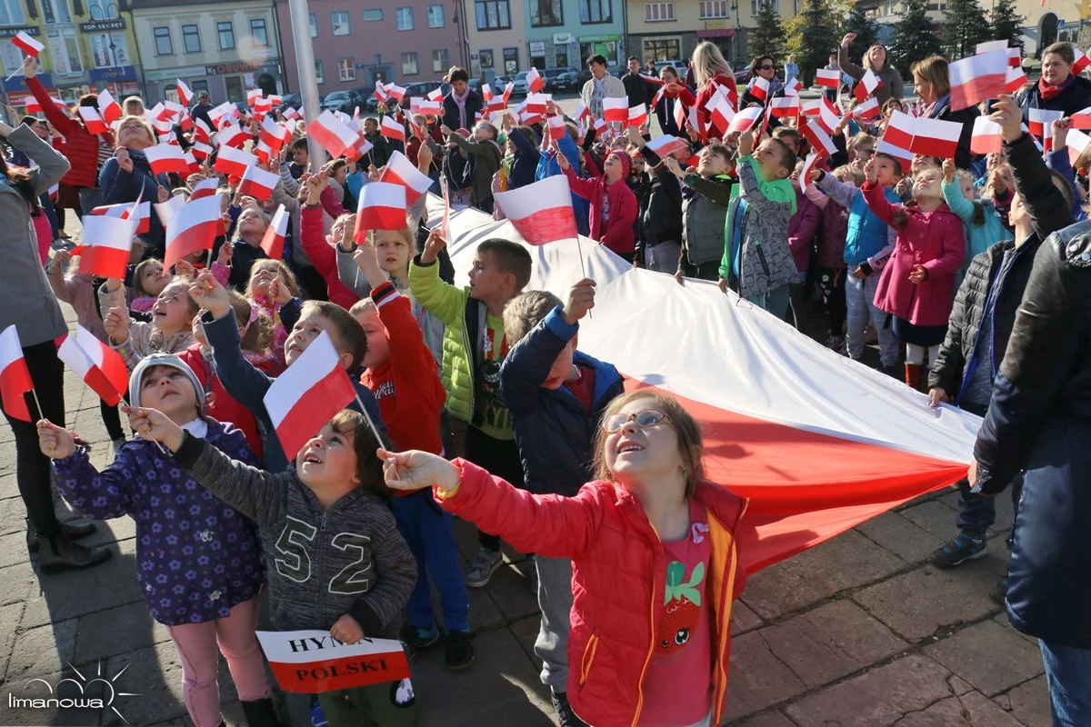 Przedszkolaki biły "Rekord dla Niepodległej"