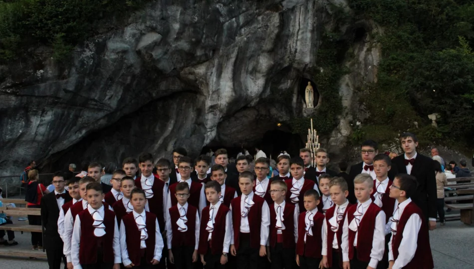 Chór Chłopięcy Bazyliki Matki Boskiej Bolesnej w Limanowej z koncertem „Polonez Wolności” - zdjęcie 1