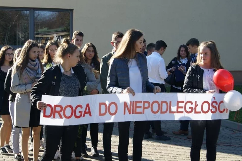 W setną rocznicę posadzili dąb - zdjęcie 8