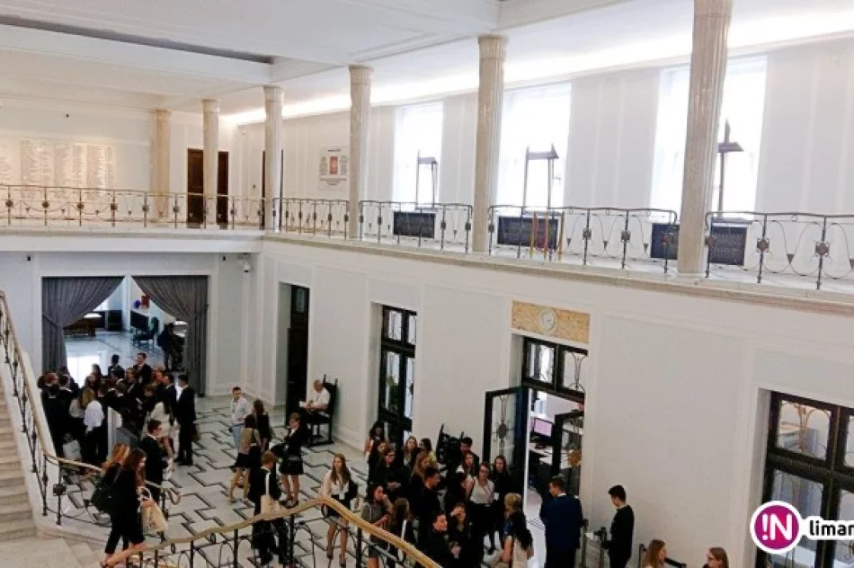 Uczennice z 'czwórki' posłankami na XXIII sesji Sejmu Dzieci i Młodzieży - zdjęcie 4