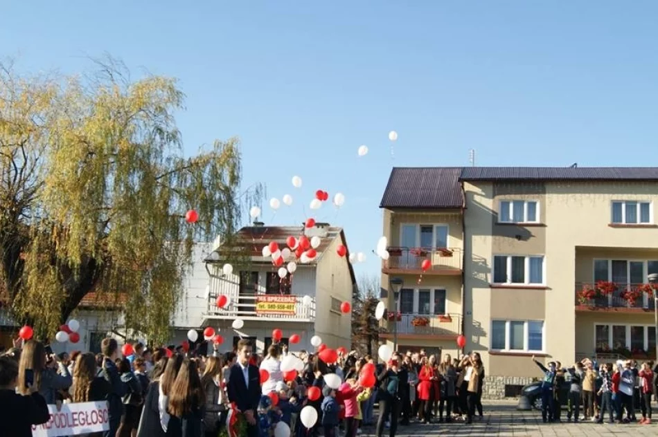 W setną rocznicę posadzili dąb - zdjęcie 15
