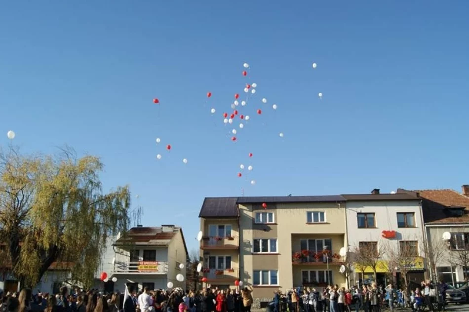 W setną rocznicę posadzili dąb - zdjęcie 16