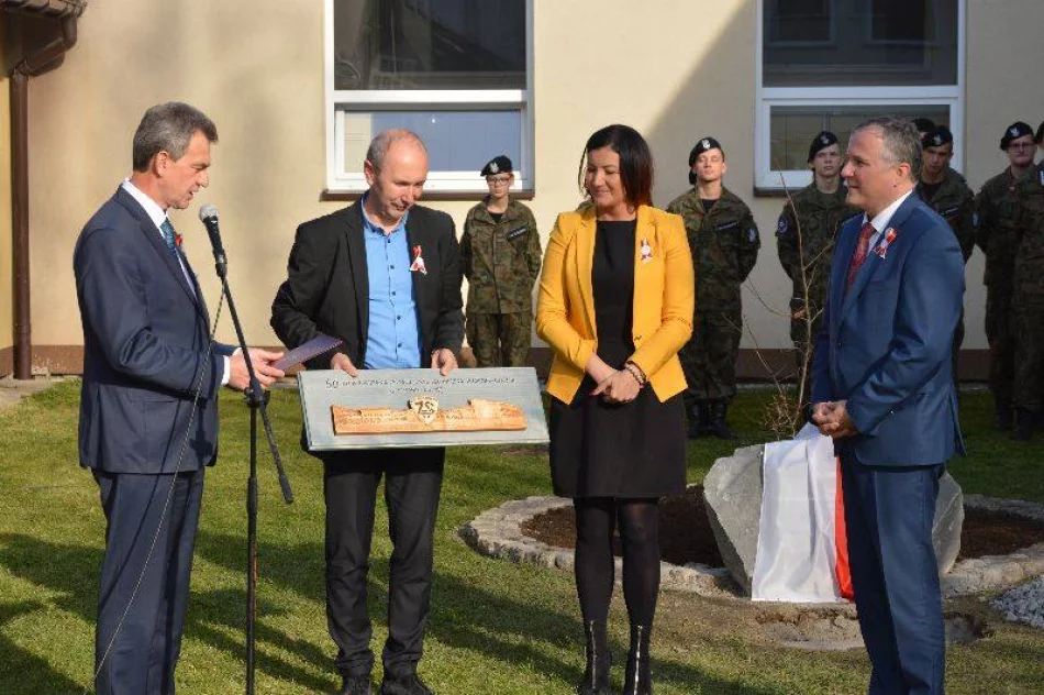 Dąb, kapsuła czasu i konkurs słodkości dla Niepodległej – w ZSTI już świętują - zdjęcie 2