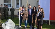 Dąb, kapsuła czasu i konkurs słodkości dla Niepodległej – w ZSTI już świętują - zdjęcie 5