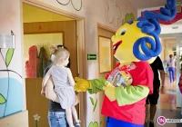 Kupcy sprawili radość najmłodszym pacjentom - zdjęcie główne