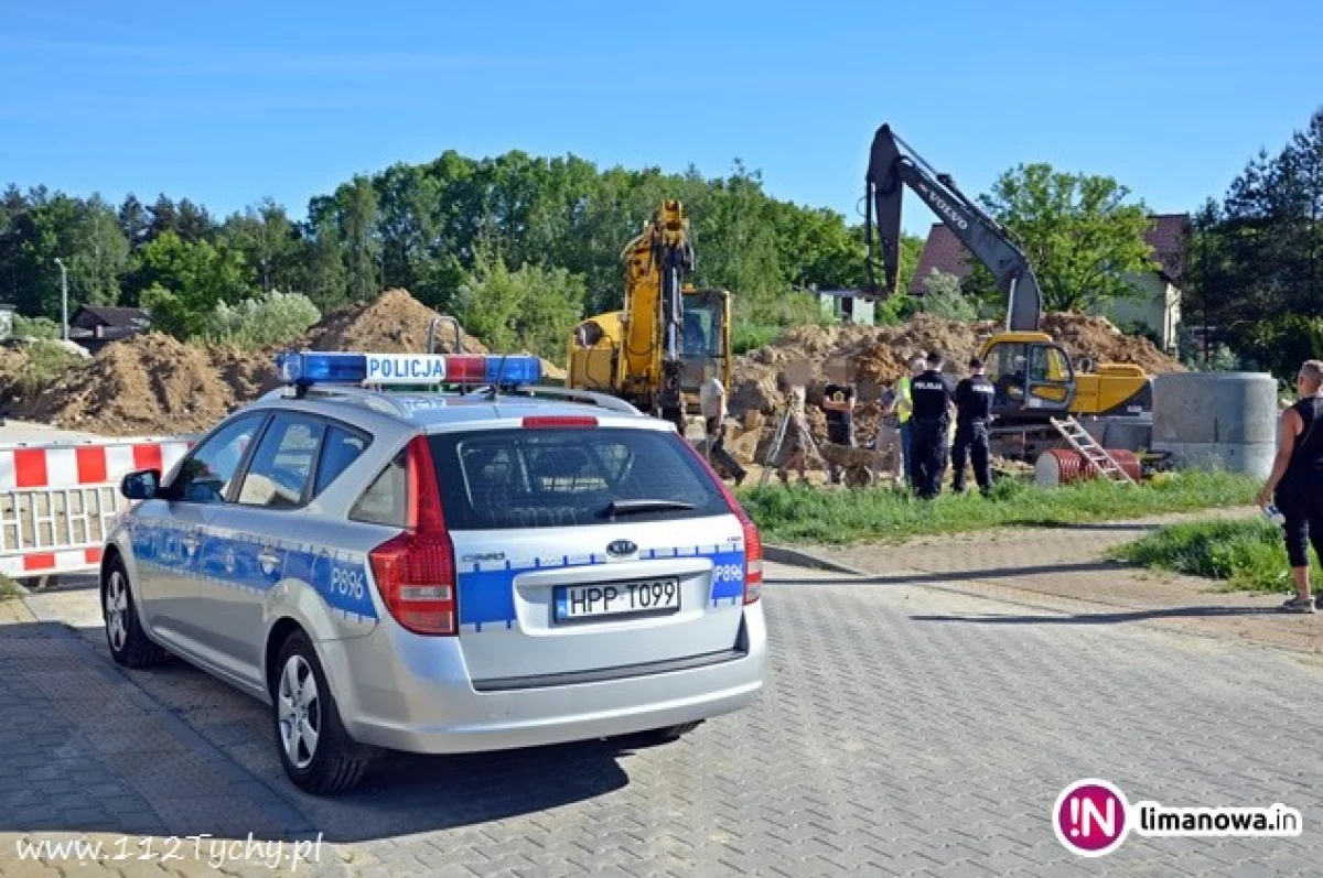 Łyżka koparki spadła na 68-latka. W wypadku w Tychach zginął mieszkaniec Limanowszczyzny