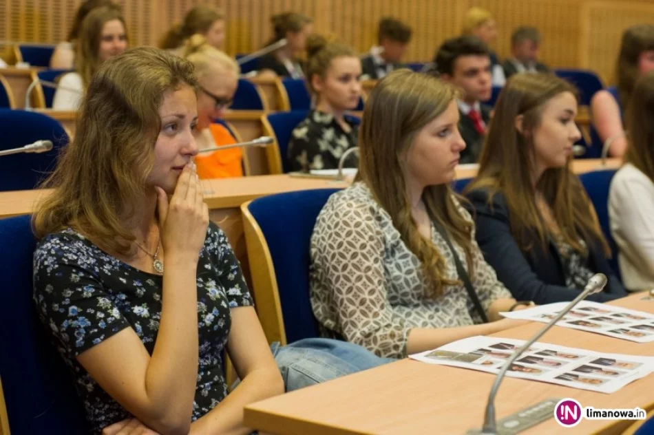 Pierwsze posiedzenie Sejmiku Dzieci i Młodzieży. Reprezentacja Limanowszczyzny w prezydium i zarządzie - zdjęcie 3