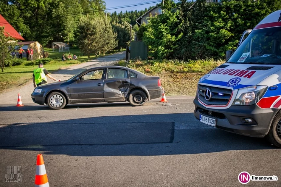 Audi zderzyło się z VW. Jedna osoba trafiła do szpitala - zdjęcie 2