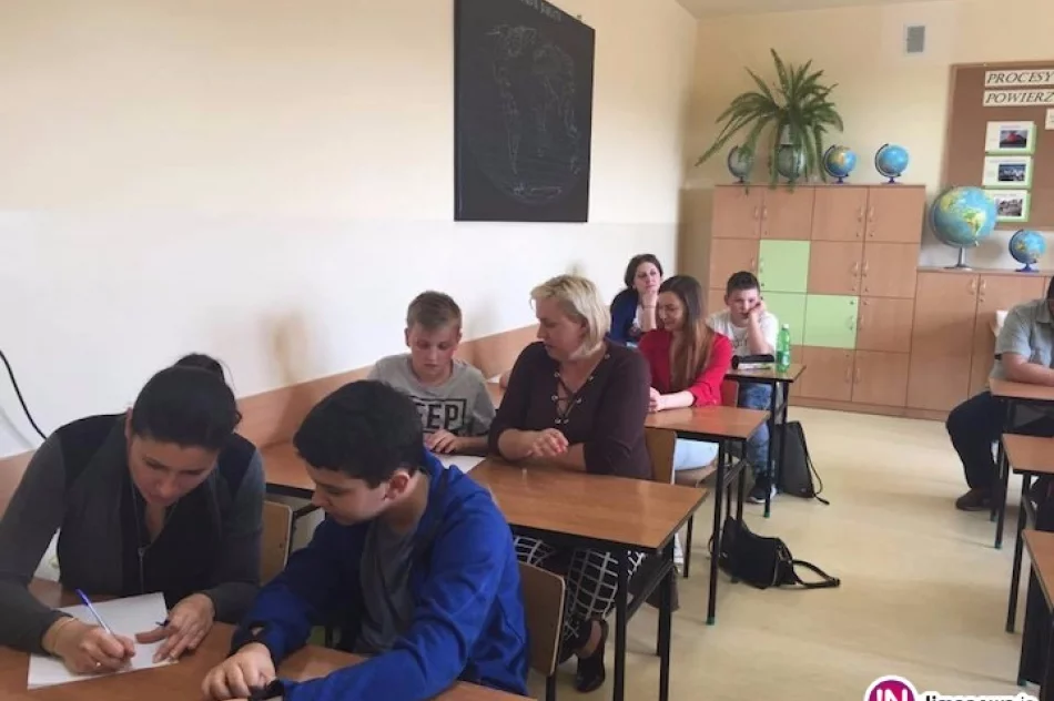 Uczniowie i ich opiekunowie wspólnie zmierzyli się z ortografią - zdjęcie 2