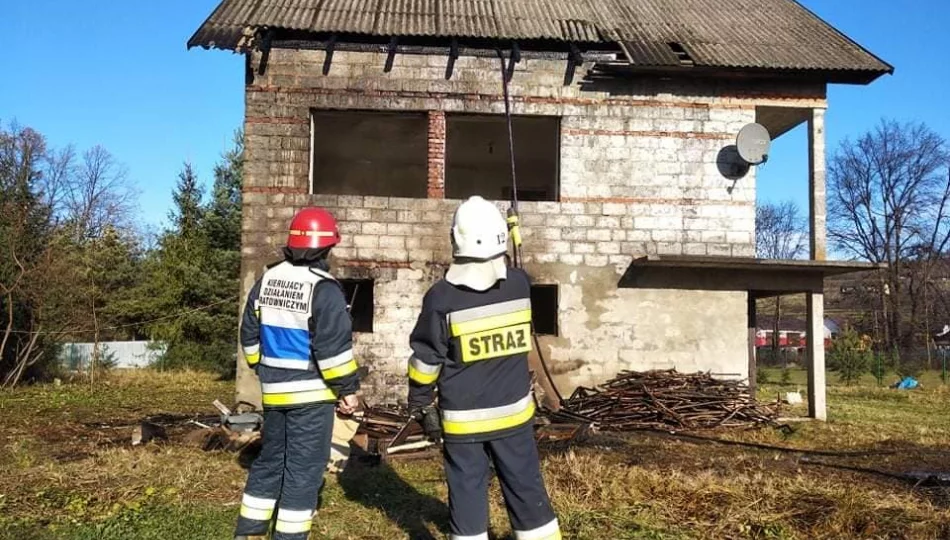 Strażacy ugasili pożar niezamieszkałego budynku - zdjęcie 1