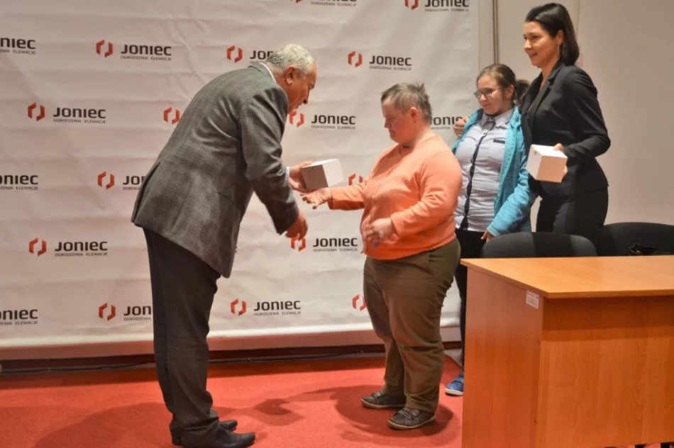 Konkurs plastyczny „Anioł Bożego Narodzenia” - zdjęcie 2