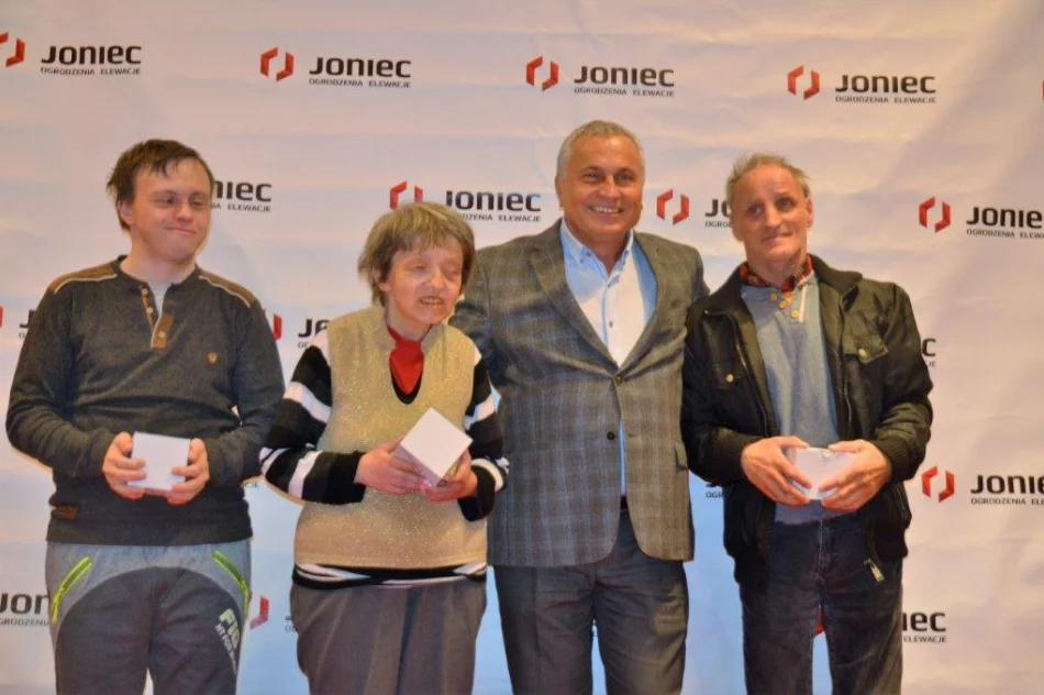 Konkurs plastyczny „Anioł Bożego Narodzenia” - zdjęcie 15