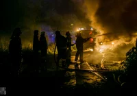 46 strażaków gasiło nocy pożar domu - zdjęcie główne