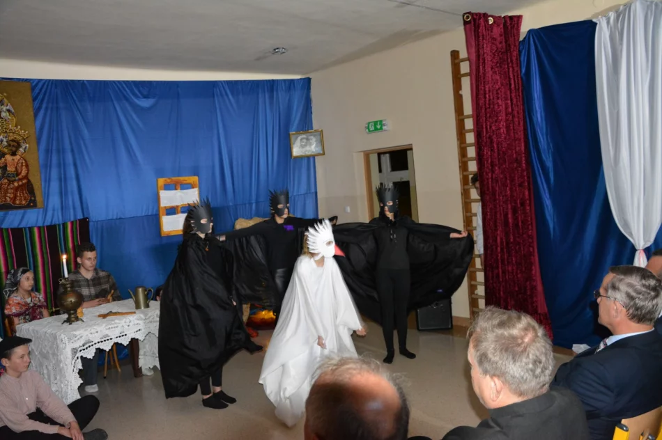 Uroczysta wieczornica patriotyczna - zdjęcie 9