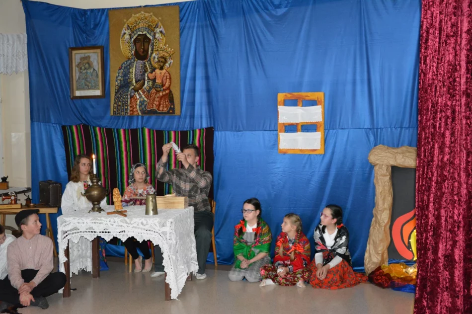 Uroczysta wieczornica patriotyczna - zdjęcie 10