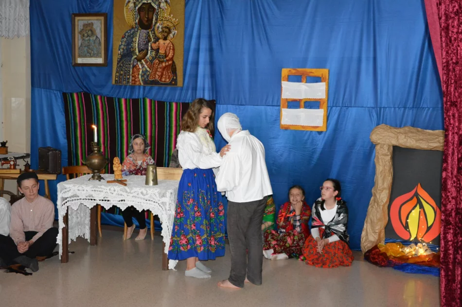 Uroczysta wieczornica patriotyczna - zdjęcie 11