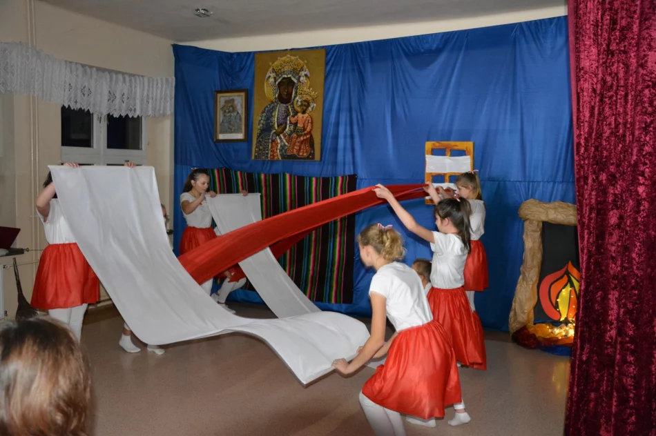 Uroczysta wieczornica patriotyczna - zdjęcie 13