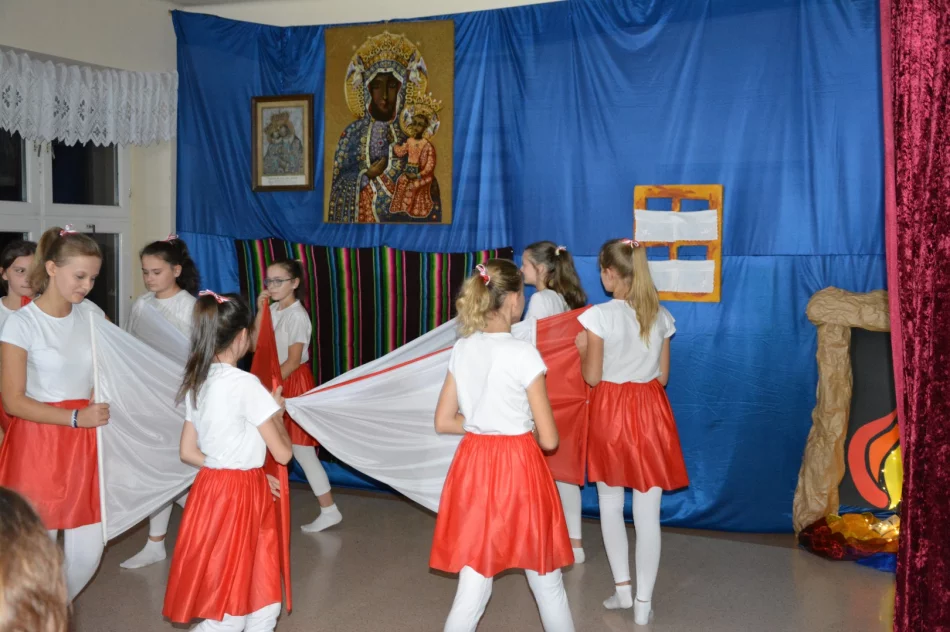 Uroczysta wieczornica patriotyczna - zdjęcie 14