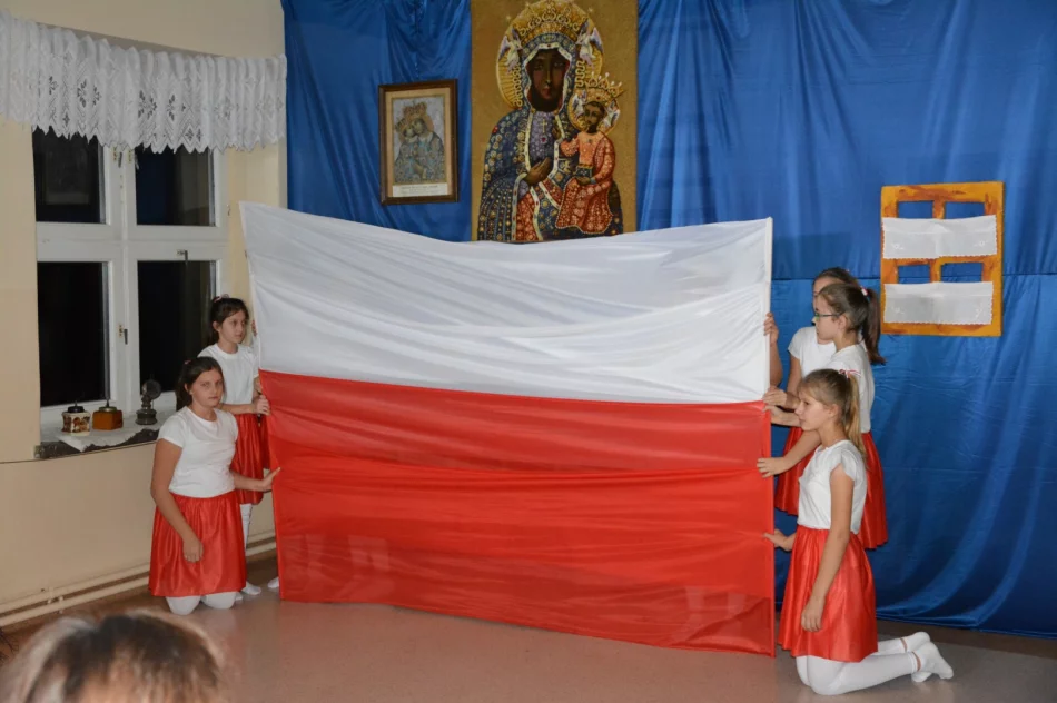 Uroczysta wieczornica patriotyczna - zdjęcie 15