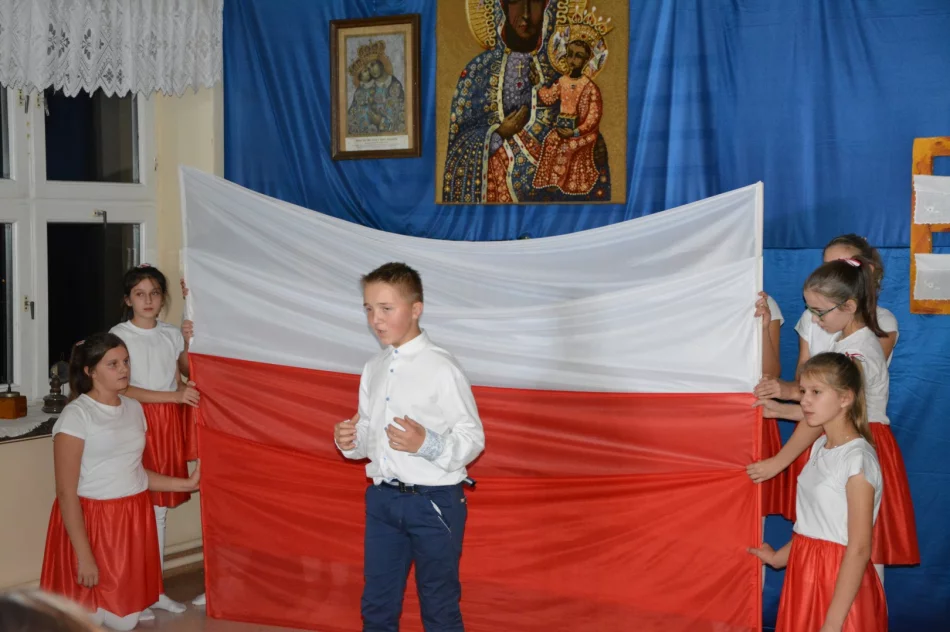 Uroczysta wieczornica patriotyczna - zdjęcie 16