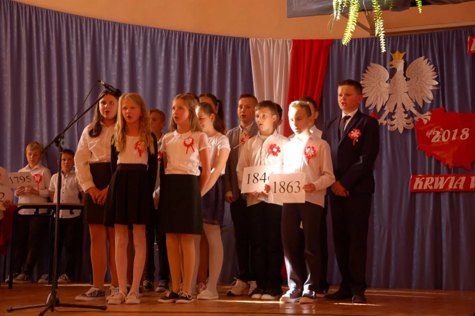 100-lecie Odzyskania Niepodległości upamiętniono w Szkole Podstawowej nr 2 w Starej Wsi - zdjęcie 11