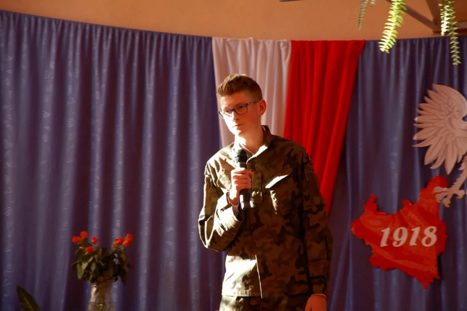 100-lecie Odzyskania Niepodległości upamiętniono w Szkole Podstawowej nr 2 w Starej Wsi - zdjęcie 12