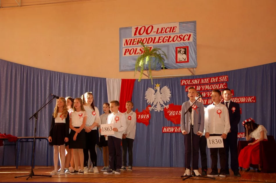 100-lecie Odzyskania Niepodległości upamiętniono w Szkole Podstawowej nr 2 w Starej Wsi - zdjęcie 13