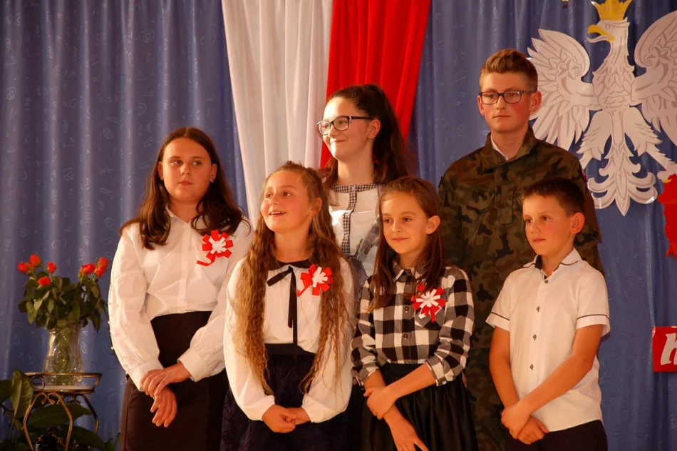 100-lecie Odzyskania Niepodległości upamiętniono w Szkole Podstawowej nr 2 w Starej Wsi - zdjęcie 17