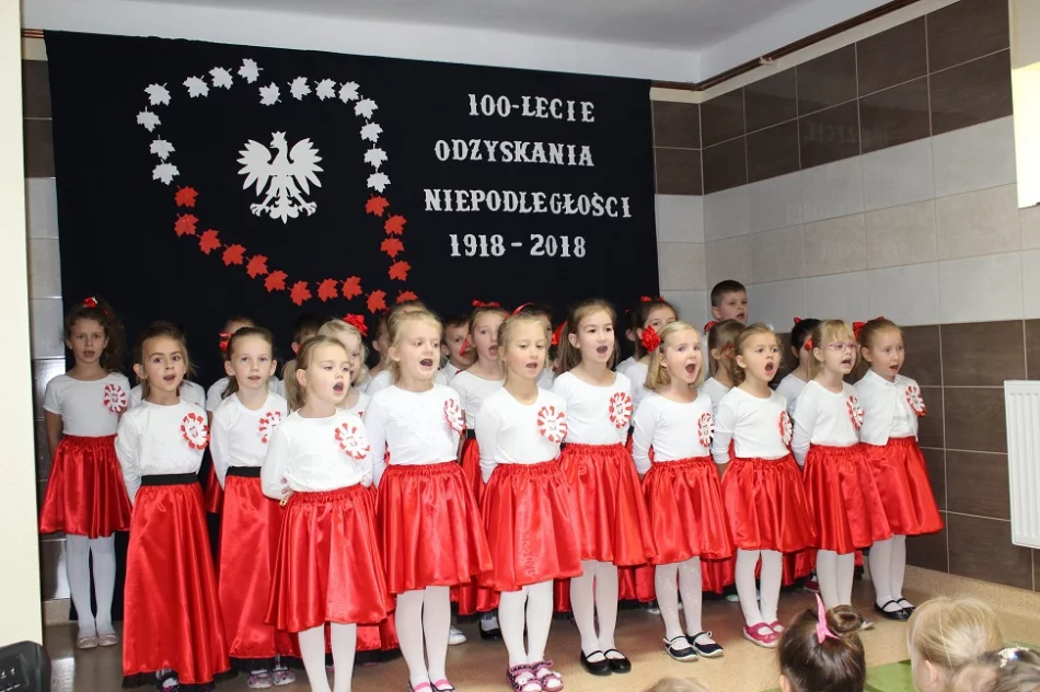 Uroczysta akademia z okazji 100-lecia odzyskania przez Polskę Niepodległości - zdjęcie 3