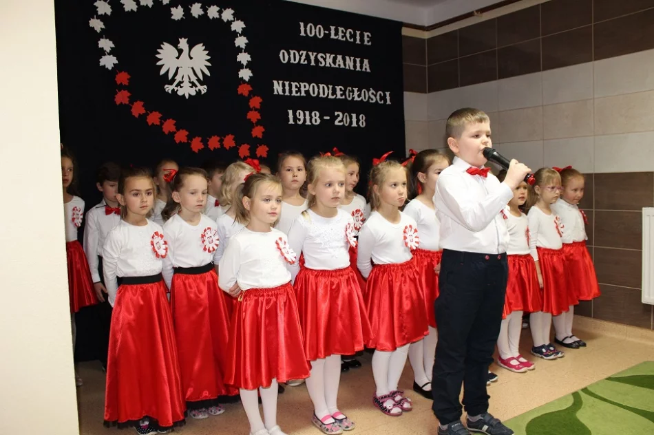 Uroczysta akademia z okazji 100-lecia odzyskania przez Polskę Niepodległości - zdjęcie 5