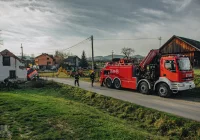 Specjalistyczny holownik wyciągał samochód OSP - zdjęcie główne