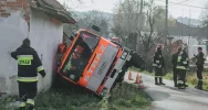 Specjalistyczny holownik wyciągał samochód OSP - zdjęcie 2