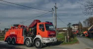 Specjalistyczny holownik wyciągał samochód OSP - zdjęcie 4