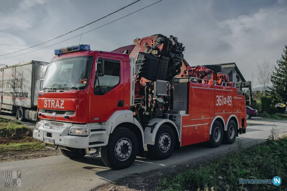 Specjalistyczny holownik wyciągał samochód OSP - zdjęcie 5