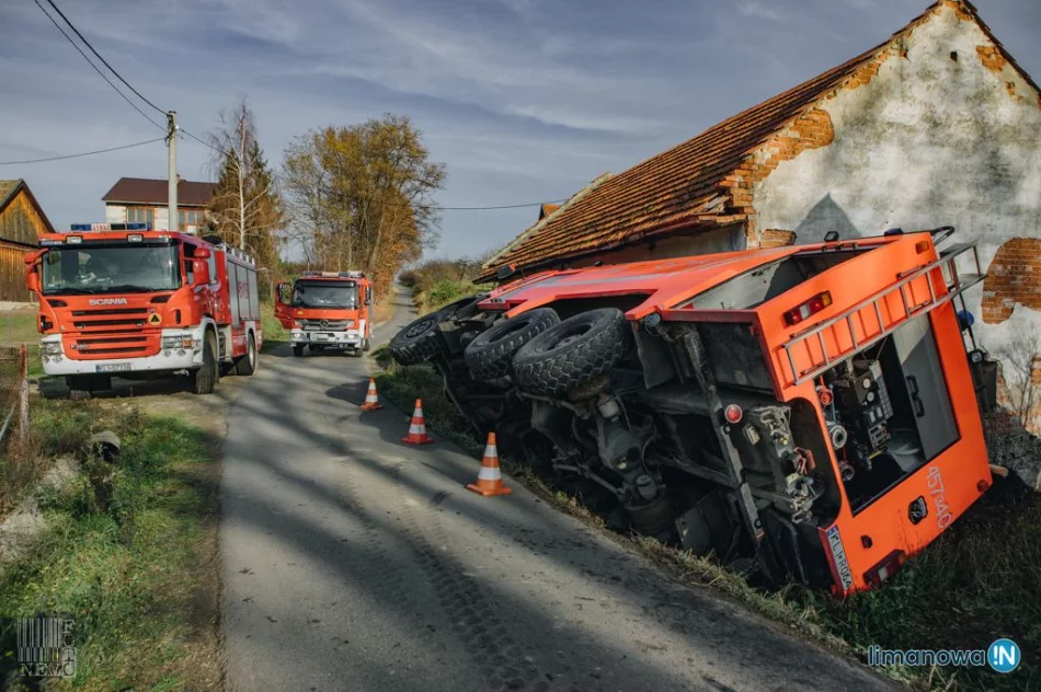 Specjalistyczny holownik wyciągał samochód OSP - zdjęcie 6