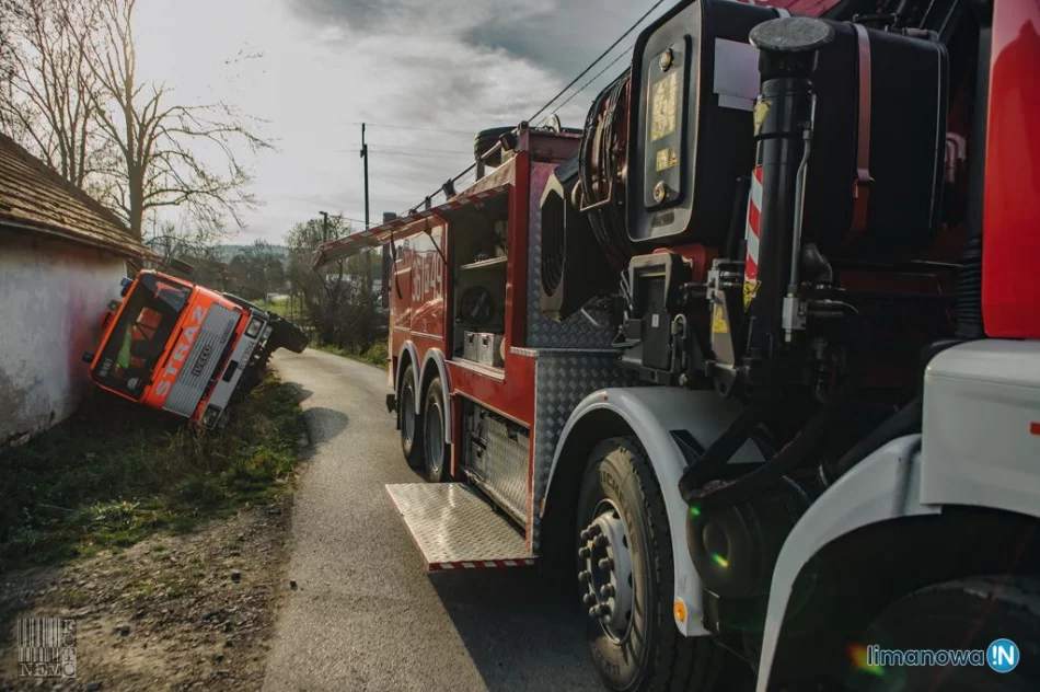 Specjalistyczny holownik wyciągał samochód OSP - zdjęcie 8