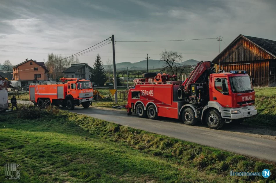 Specjalistyczny holownik wyciągał samochód OSP - zdjęcie 10