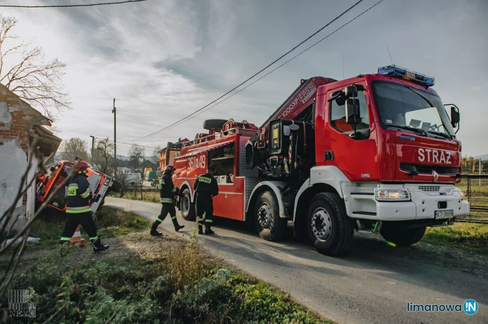 Specjalistyczny holownik wyciągał samochód OSP - zdjęcie 12
