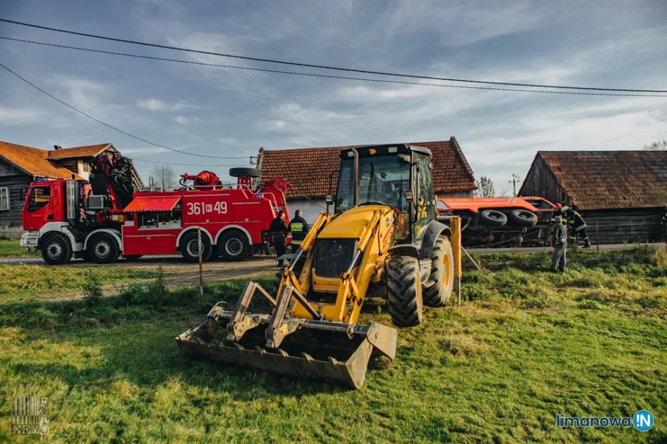 Specjalistyczny holownik wyciągał samochód OSP - zdjęcie 13