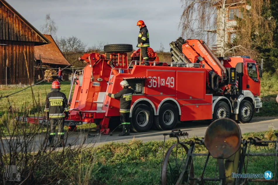 Specjalistyczny holownik wyciągał samochód OSP - zdjęcie 18
