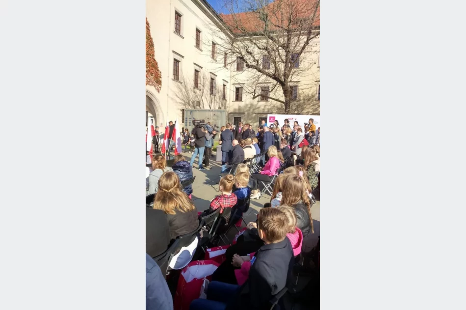 Magdalena Bednarczyk uczennica SP nr 1 w Starej Wsi laureatką konkursu „Listy do przyszłości” - zdjęcie 19