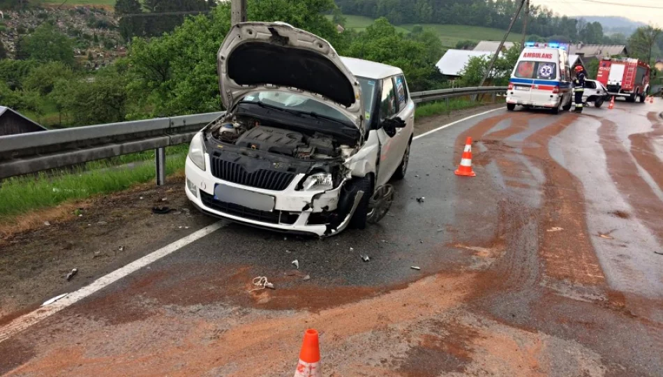 Zderzenie Skody i Toyoty, 49-letni kierowca w szpitalu - zdjęcie 1