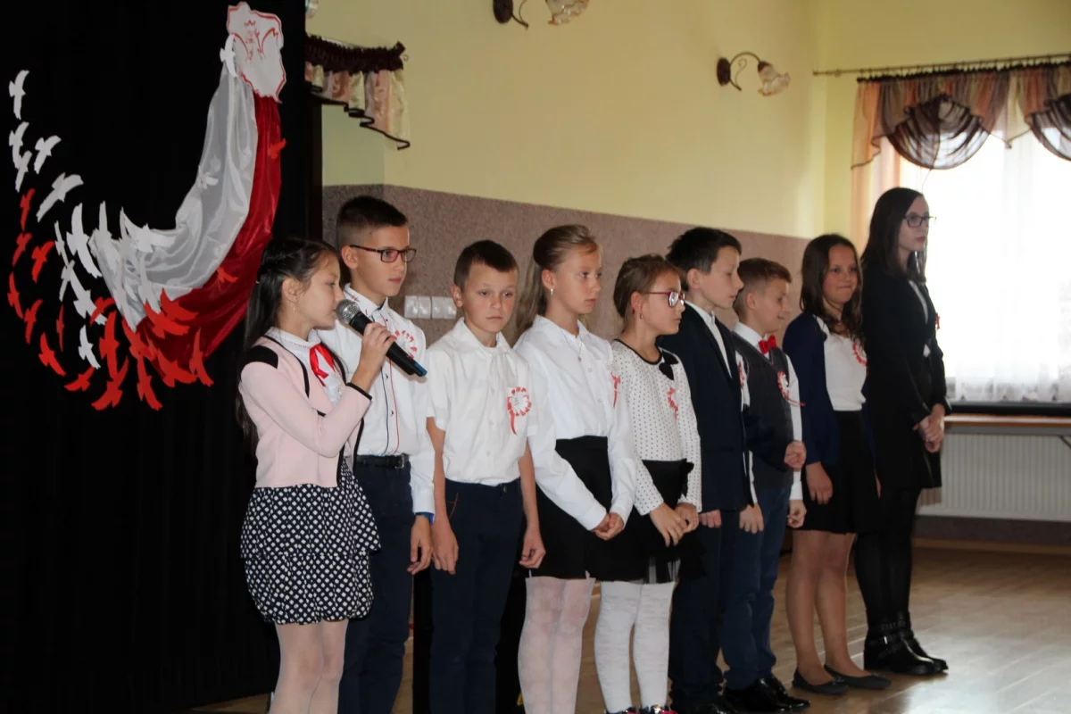 Uczniowie z Wysokiego uczcili setną rocznicę oddzyskania niepodległości przez Polskę 