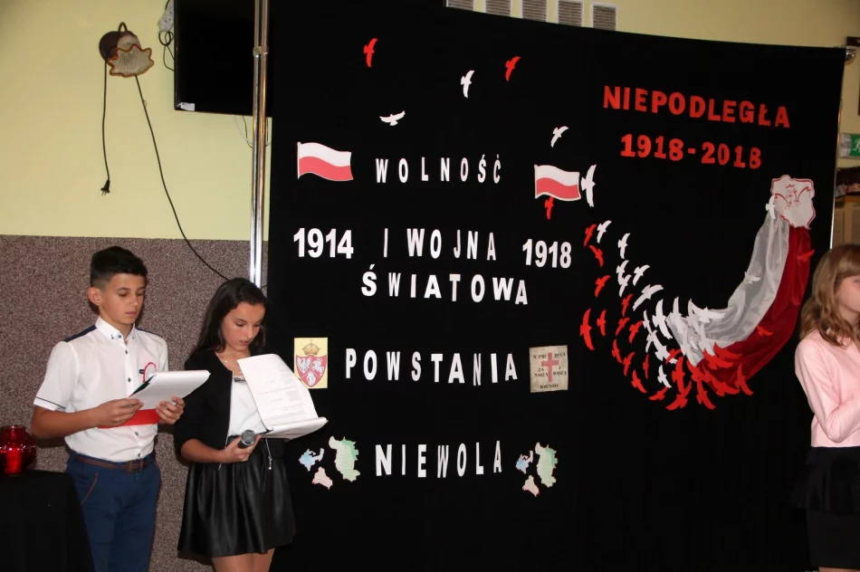 Uczniowie z Wysokiego uczcili setną rocznicę oddzyskania niepodległości przez Polskę  - zdjęcie 3