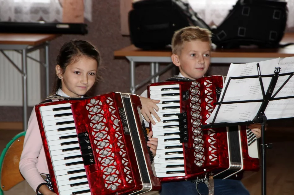 Uczniowie z Wysokiego uczcili setną rocznicę oddzyskania niepodległości przez Polskę  - zdjęcie 5