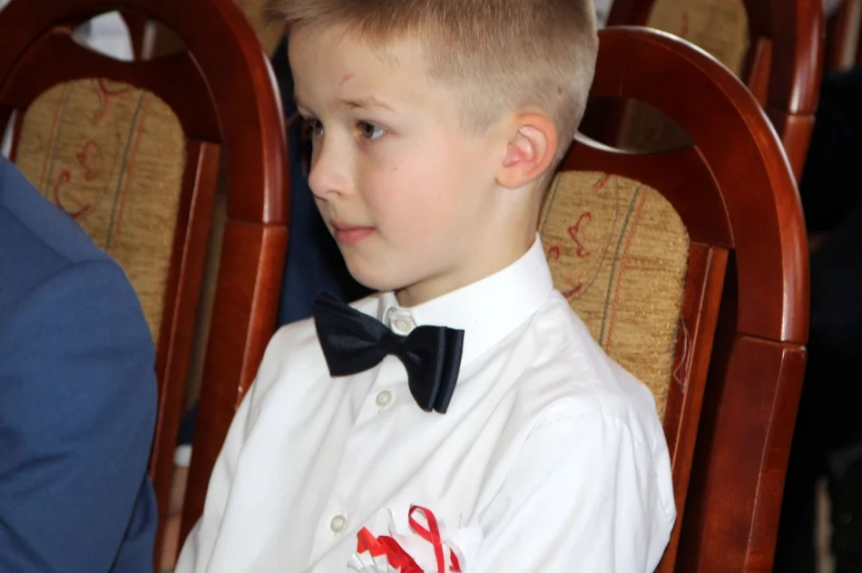 Uczniowie z Wysokiego uczcili setną rocznicę oddzyskania niepodległości przez Polskę  - zdjęcie 8