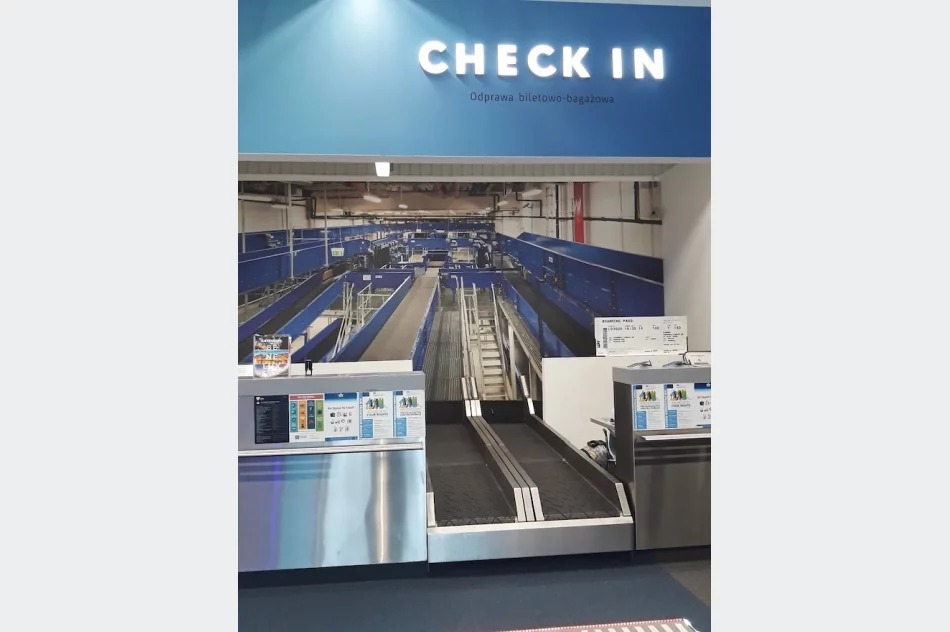 Uczniowie poznali Centrum Edukacji Lotniczej - zdjęcie 2