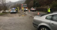 Kobieta pozostawiła zepsuty pojazd na skrzyżowaniu. Na auto najechała ciężarówka - zdjęcie 2