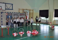 Koncert „Śpiewamy dla Niepodległej” w Szkole Podstawowej Nr 1 w Siekierczynie  - zdjęcie główne